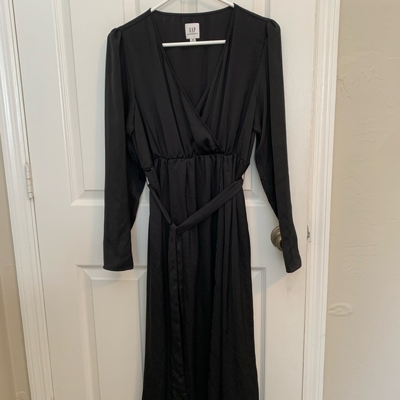 Black Maternity dress, brand GAP, size medium - Picture 3 of 3